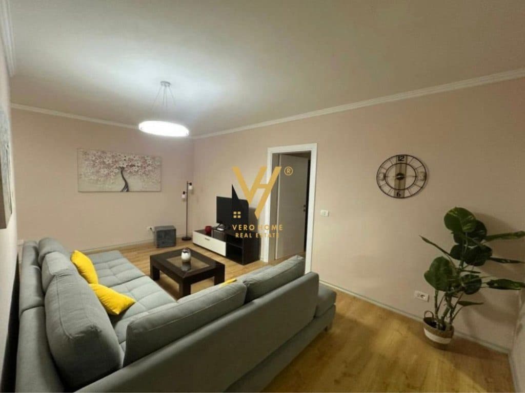JEPET APARTAMENT 2+1 ME QIRA TE FUSHA E AVIACIONIT 650 EURO 2