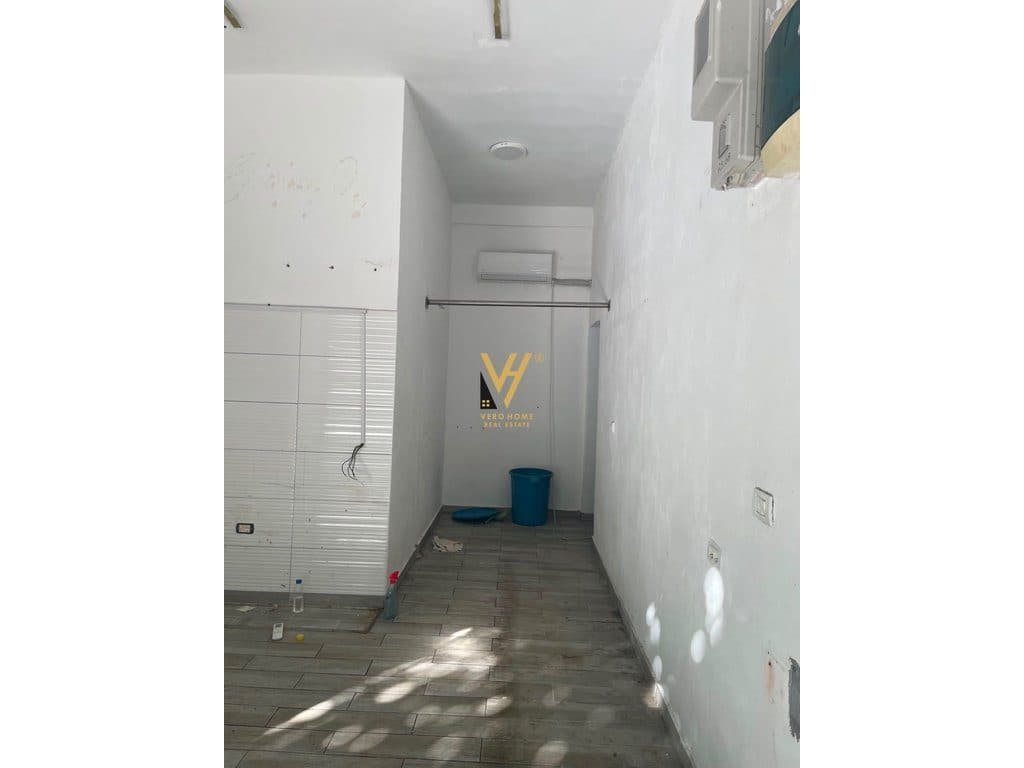 JEPET AMBIENT BIZNESI 25 M2 ME QIRA TE RRUGA BARDHYL 69.000 LEKE 3