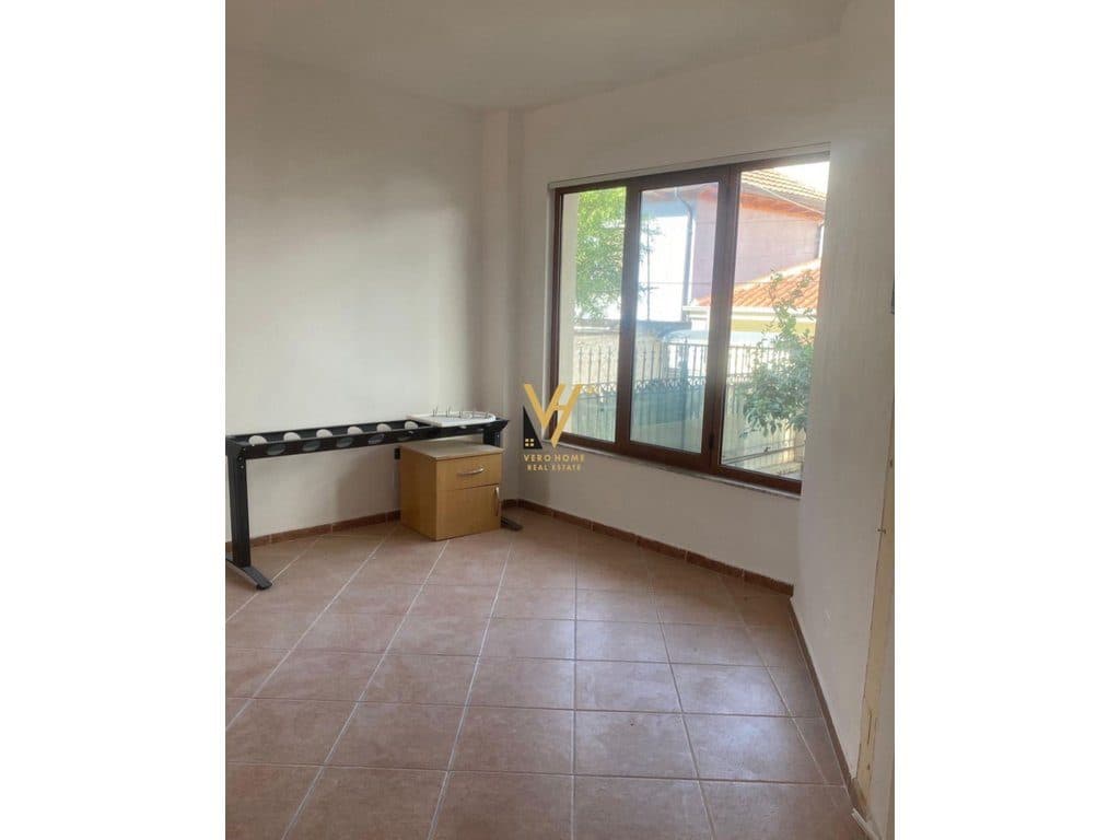JEPET AMBIENT BIZNESI 100 M2 ME QIRA NE XHAMLLIK 60.000 LEKE 3