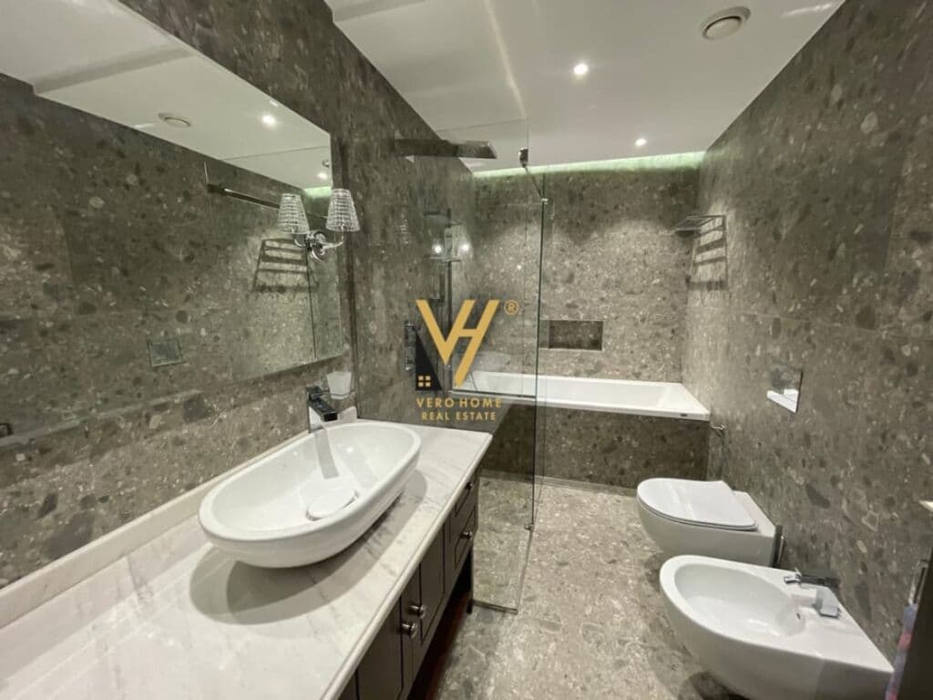 Jepet Apartament 3+1+2 me qera te Kopshti Botanik 200 m2 3