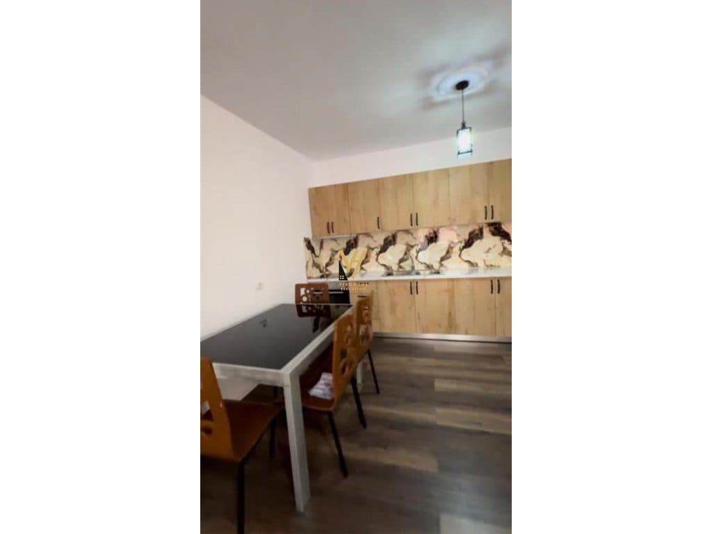 JEPET APARTAMENT 2+1+BLK ME QERA NE SHKOZE 450 EURO 2