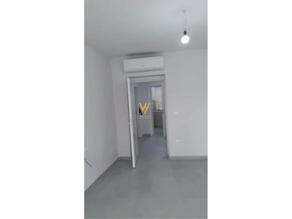 JEPET ZYRE 78 M2 ME QIRA TE BRRYLI 750 EURO 4
