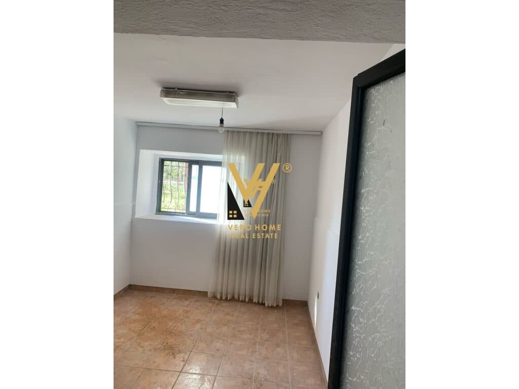 JEPET ZYRE 50M2 ME QERA TEK STADIUMI DINAMO 600 EURO 2