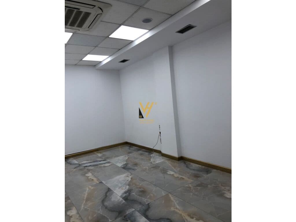 Shitet zyre te Blloku 177 m2 2