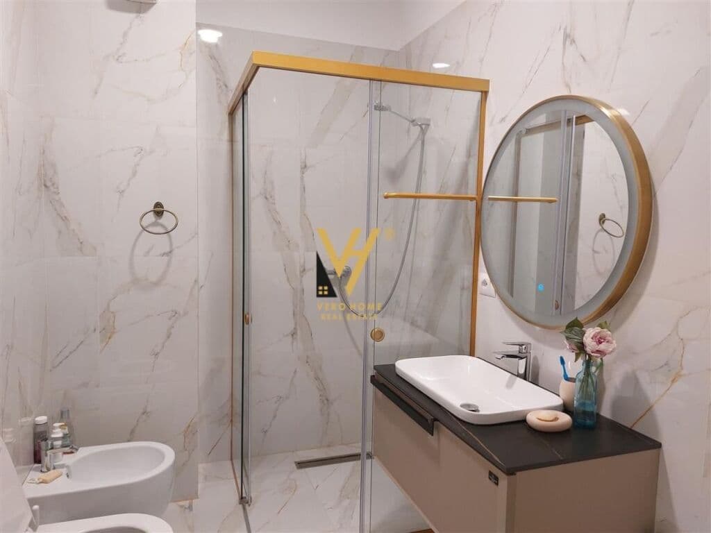 Jepet Apartament 2+1+2+ballkon me qera te Stacioni i Trenit 103 m2