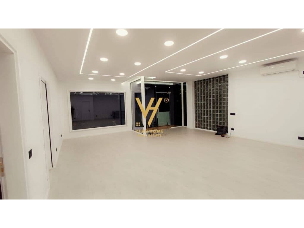 Jepet Ambient Komercial me qera prane Shkolles se Baletit 90 m2 2