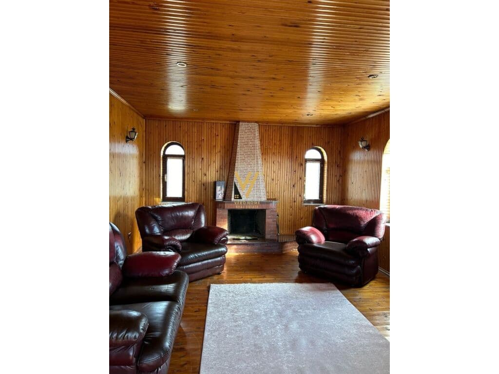 Jepet Apartament 3+1+verande me qera te Spitali Amerikan 2 80 m2 3