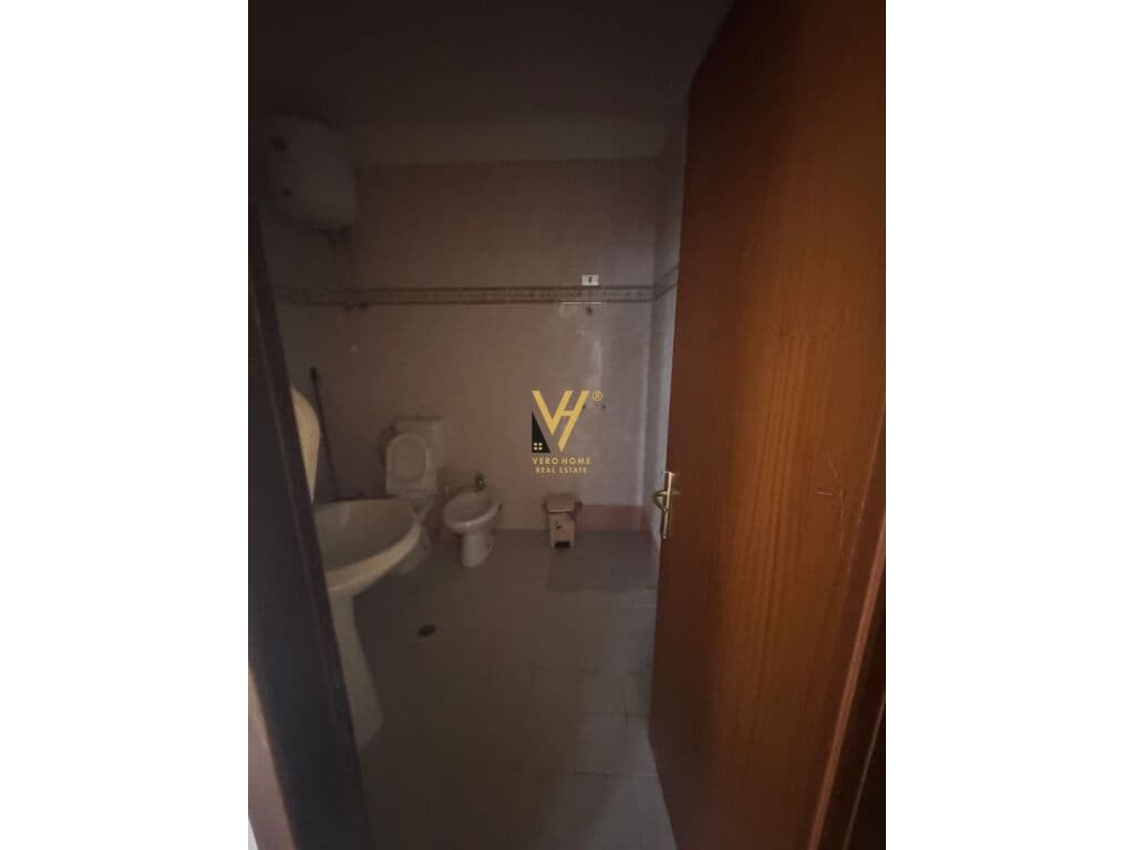 Jepet Zyre 115 m2 me qera te Blloku , Pran Vilen e Enverit 2