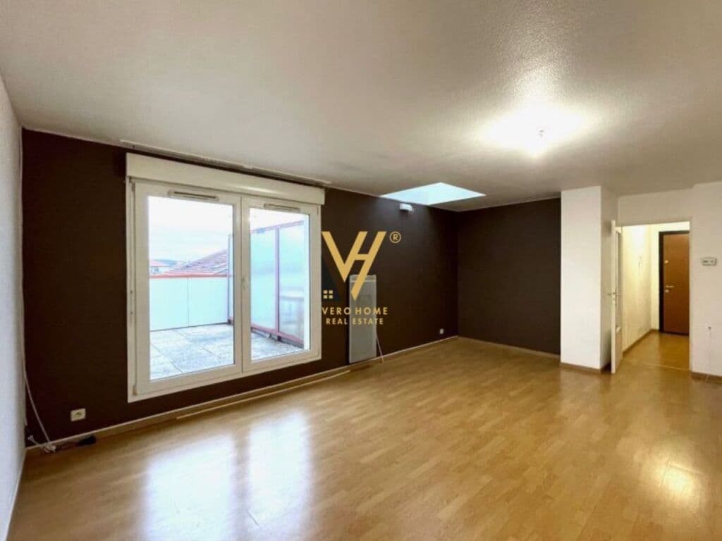 Shitet Apartament 3+1+ballkon te Bulevardi i Ri , Yzberisht 166 m2