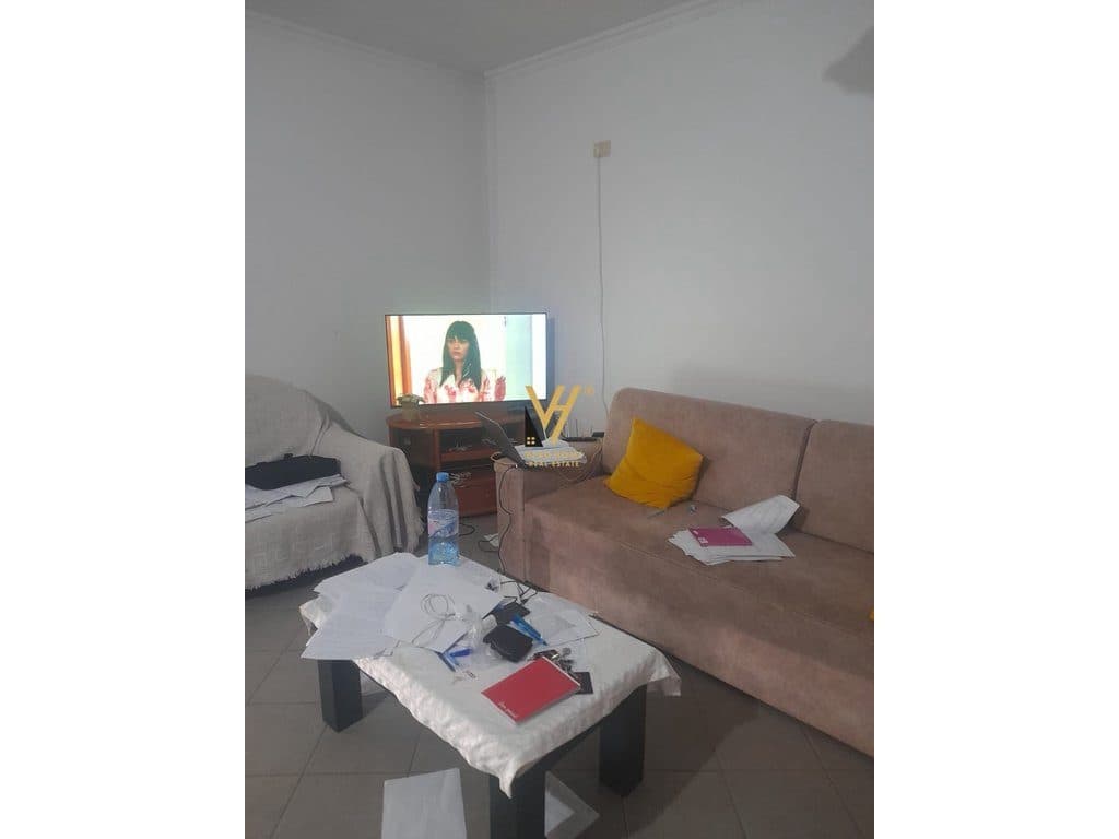 JEPET APARTAMENT 2+1 ME QERA TEK ISH TREGU ELEKTRIK 55.000 LEKE 2