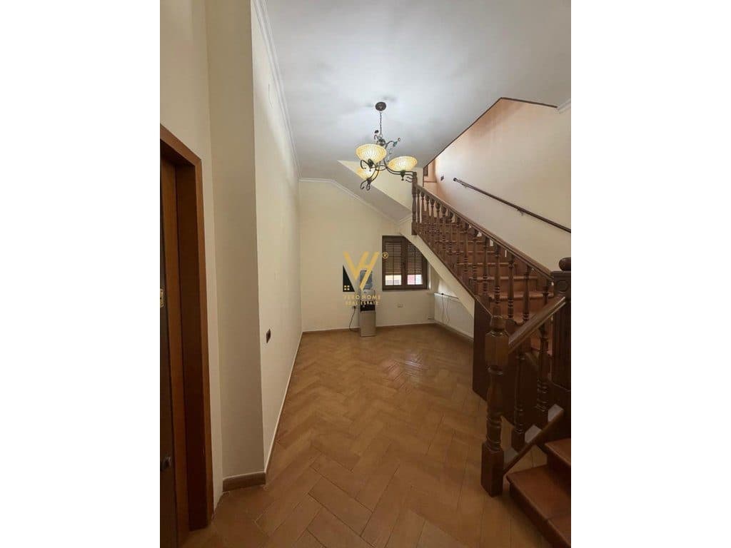 JEPET ZYRE 125 M2 ME QERA NE ISH-BLLOK 1.500 EURO