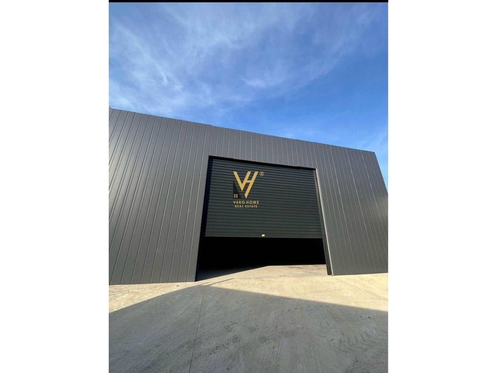JEPET MAGAZINE 160M2 ME QERA TE RR.MYSLYM KETA 1.000 EURO 2