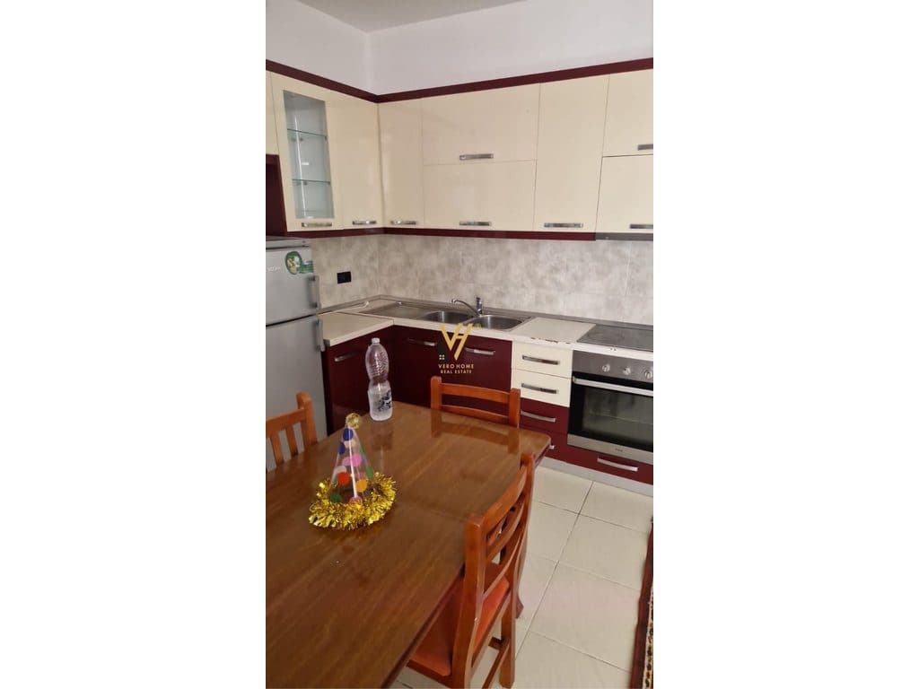 JEPET APARTAMENT 1+1+BLK ME QERA TE RRUGA E DIBRES 50.000 LEKE 2