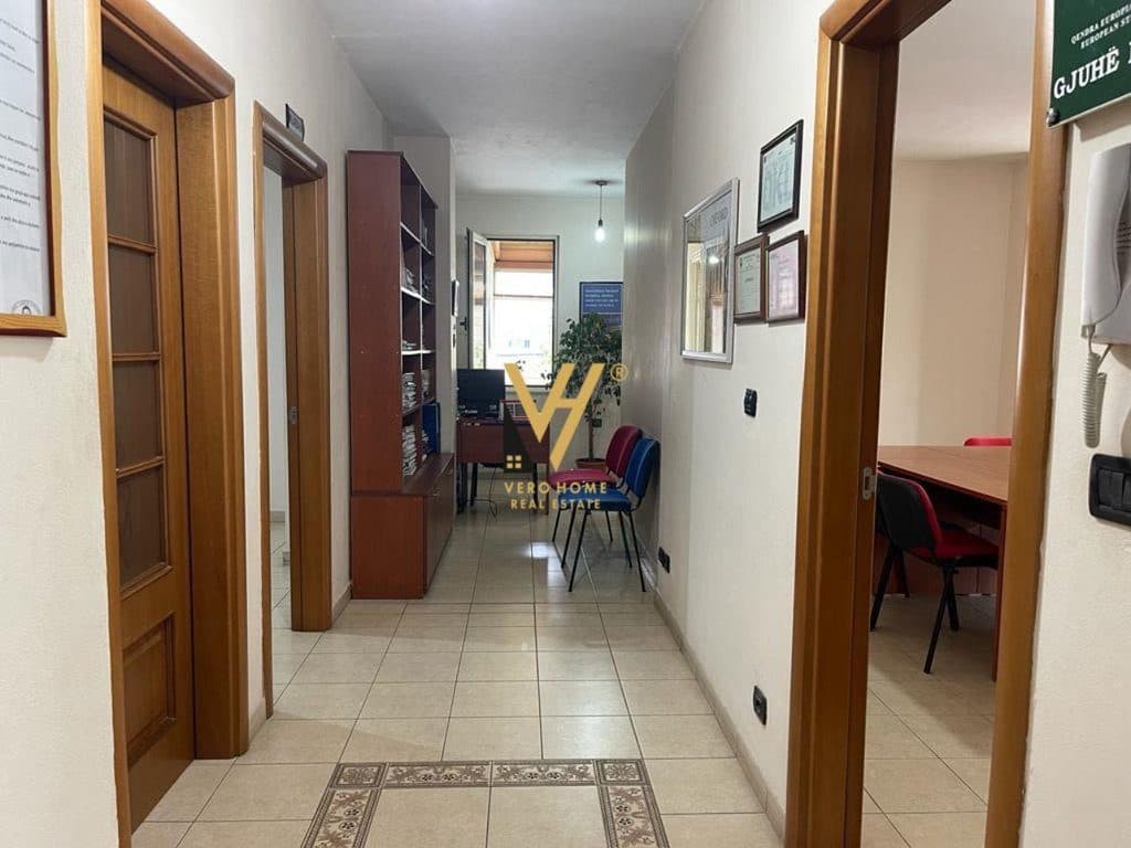 JEPET ZYRE 200 M2 ME QERA TEK DON BOSKO 100.000 LEKE 4