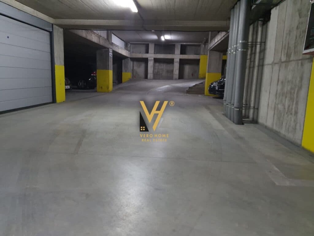 Shitet garazhd te Blloku 17 m2 2