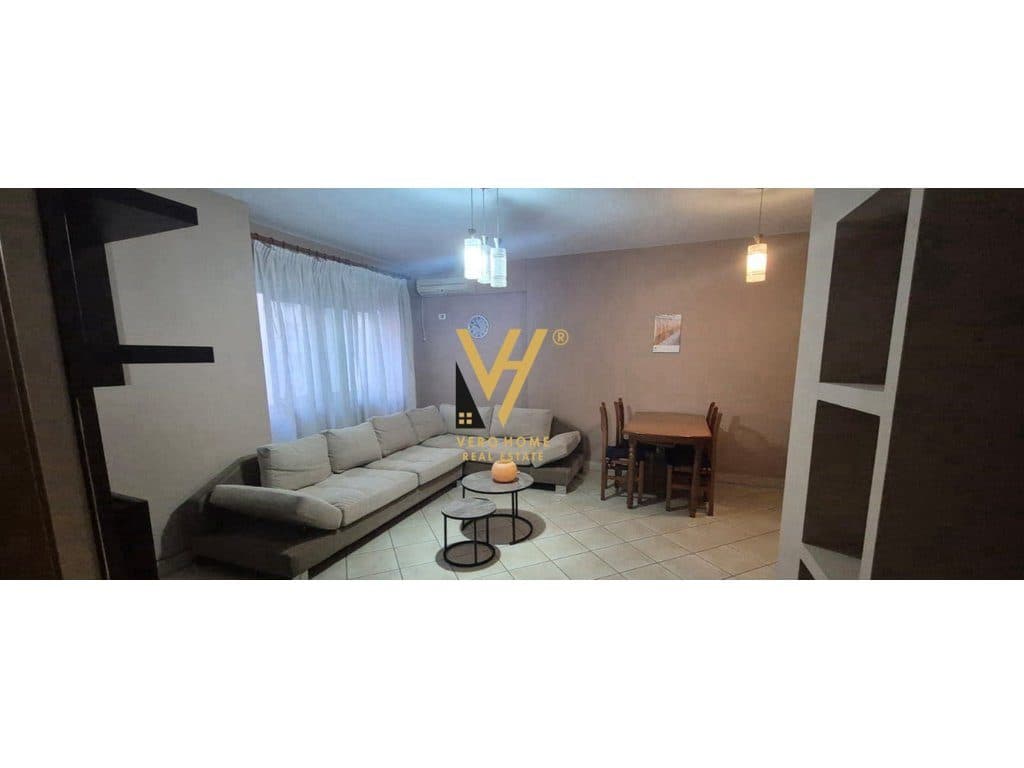 JEPET APARTAMENT 2+1 ME QERA TE 21 DHJETORI 700 EURO