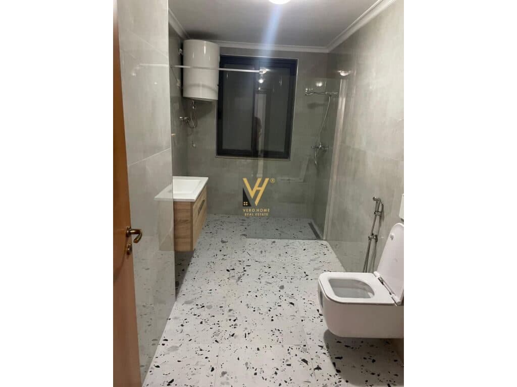 Jepet zyre me qera ne Qender prane kafe Europa 127 m2 2