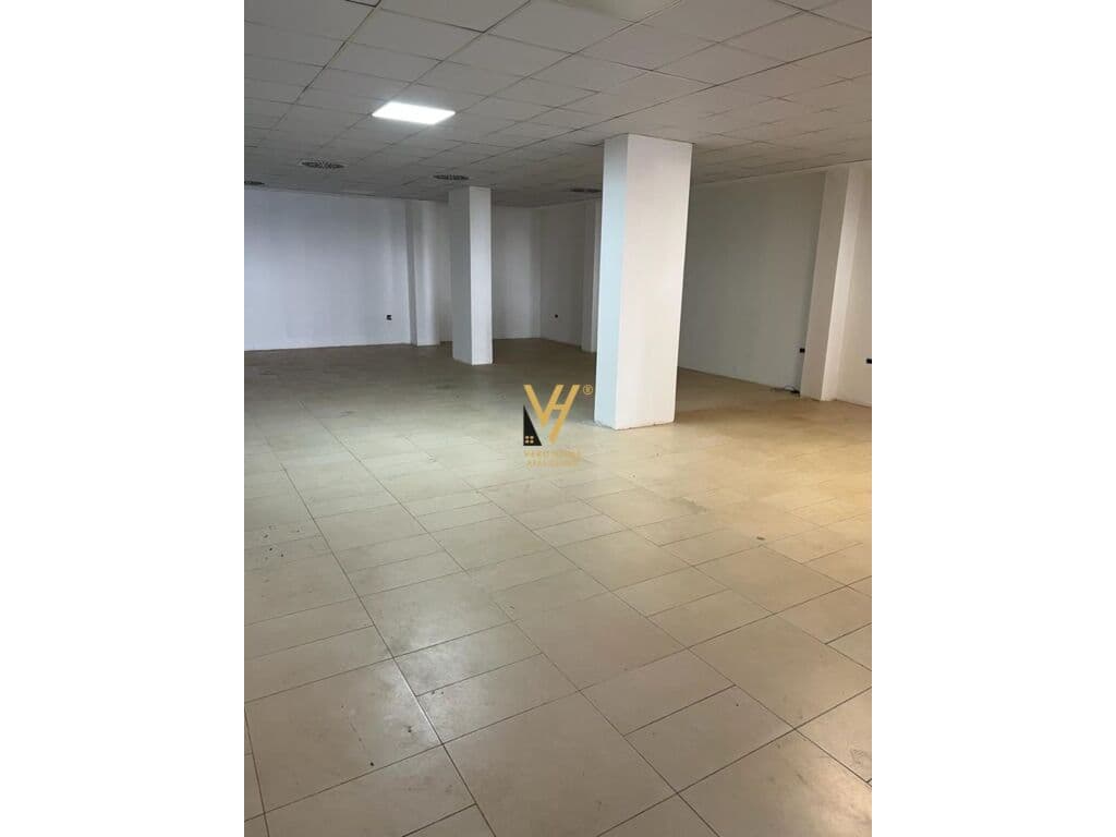 Jepet dyqan me qera te Liqeni 316 m2 3