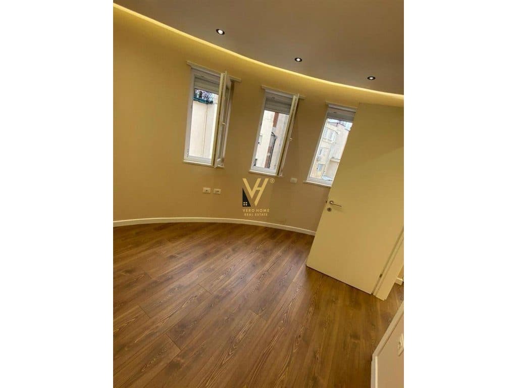JEPET ZYRE 70 M2 ME QERA TE RRUGA MINE PEZA 650 EURO 3