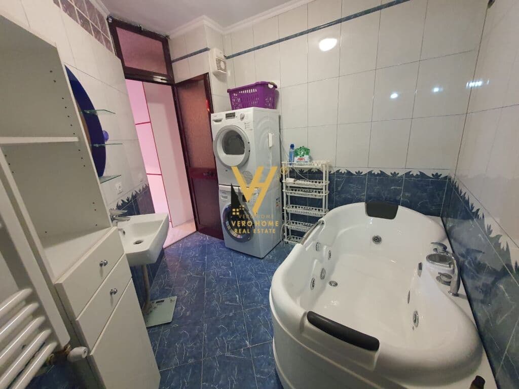 JEPET APARTAMENT 3+1+2 ME QERA TE KOMUNA E PARISIT 700 EURO 2