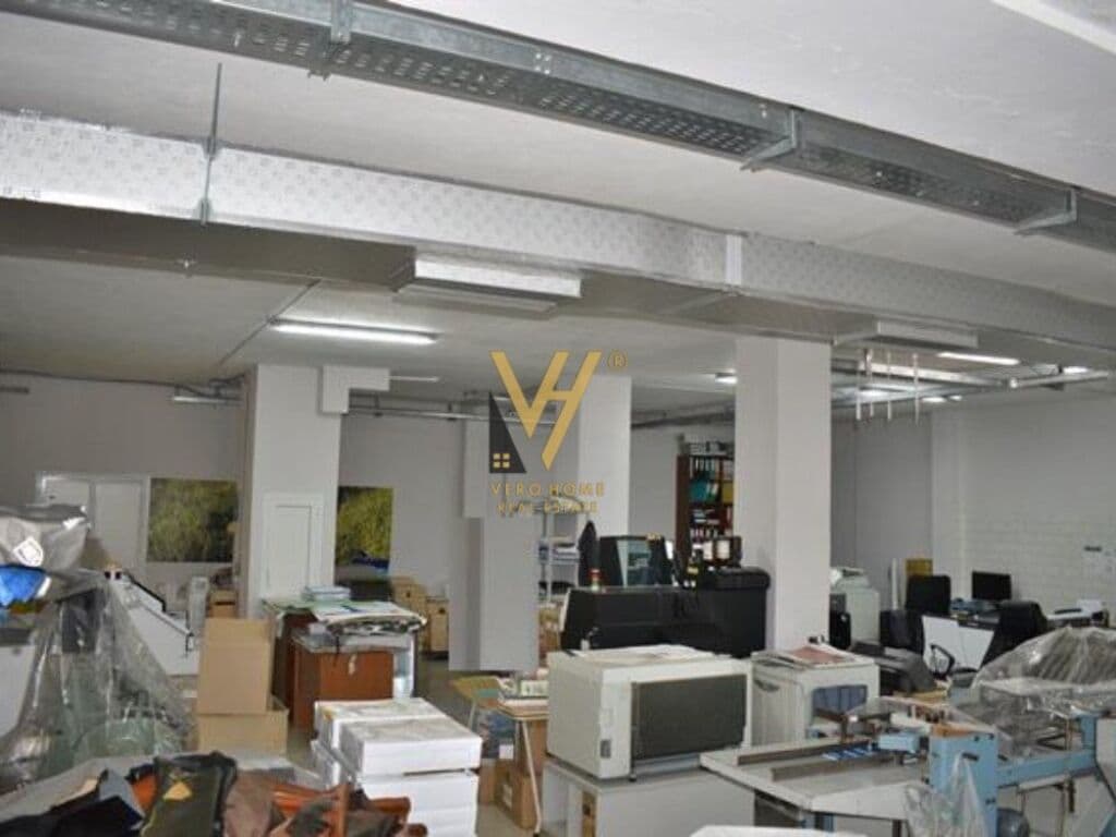 Shitet ambjent komercial ne Blloke 335.5 m2 3