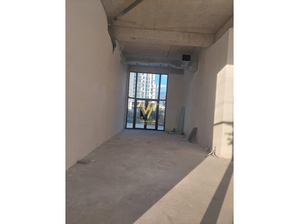 JEPET DYQAN 84 M2 ME QERA TE RRUGA BURGUT 1.500 EURO 1
