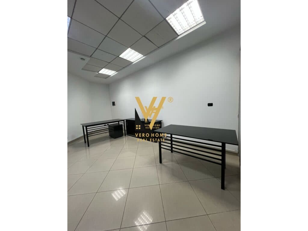 JEPET AMBIENT 30 M2 ME QERA TE KULLAT BINJAKE 500 EURO 1