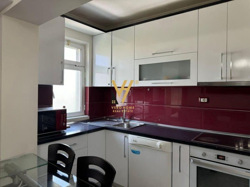 JEPET APARTAMENT 2+1+BLK ME QERA NE QENDER 700 EURO 2