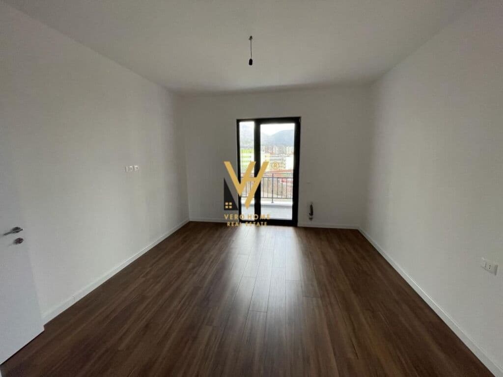 Jepet Zyre me qera te Kompleksi Arlis, Rruga e Dibres 130 m2 4