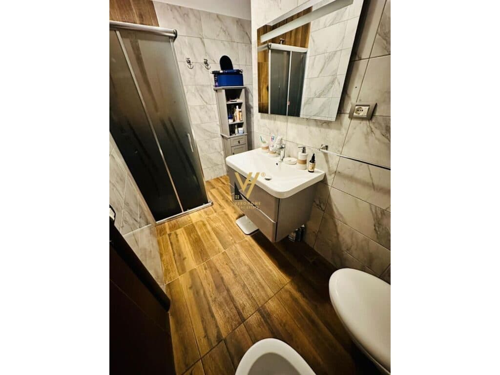 Jepet Zyre me qera te Libri Universitar 120 m2 3