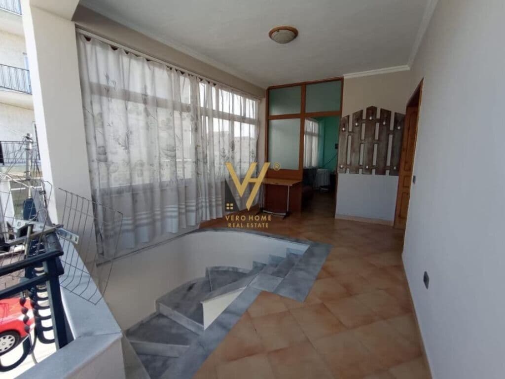 Shitet vile dy katshe ne Laprake 250 m2 4