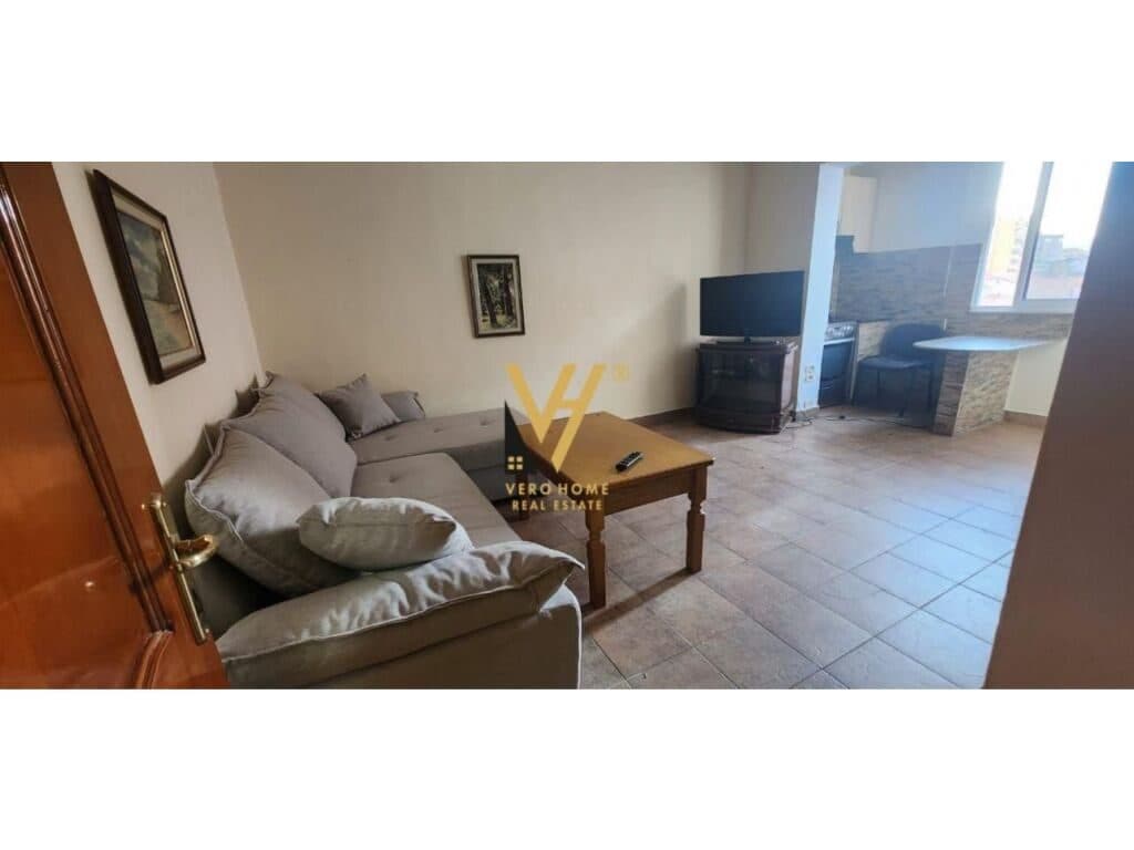Jepet Apartament 2+1 me qera te Selvia 80 m2
