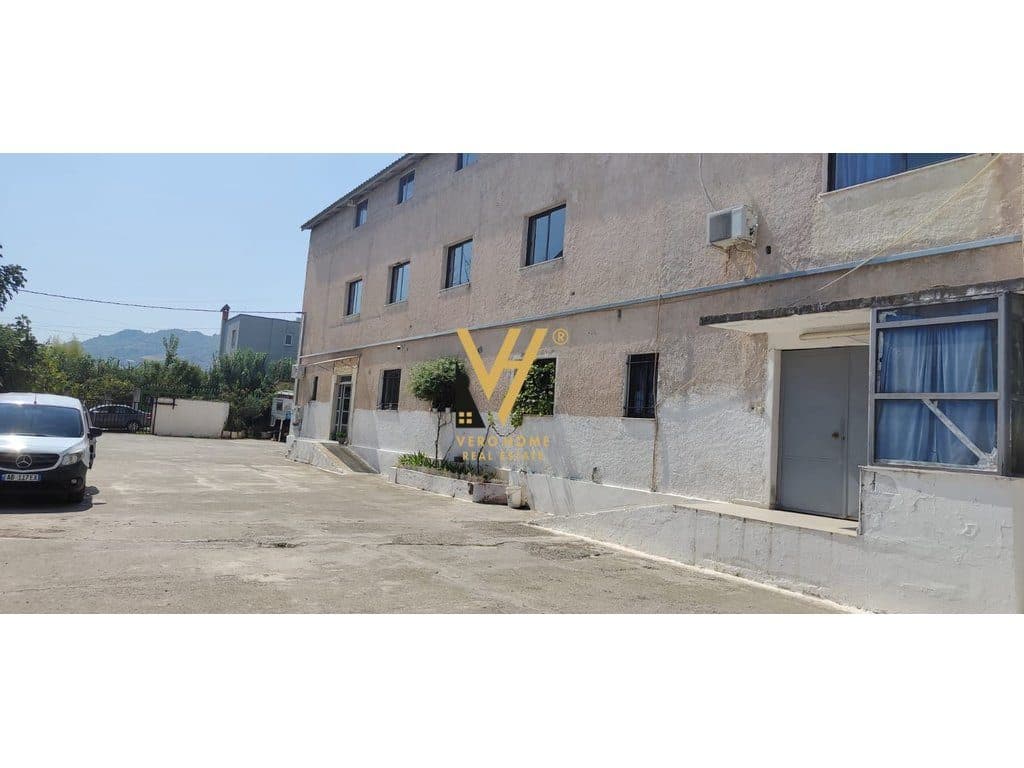 JEPET MAGAZINE 800 M2 ME QIRA NE KOMBINAT 260.000 LEKE 1