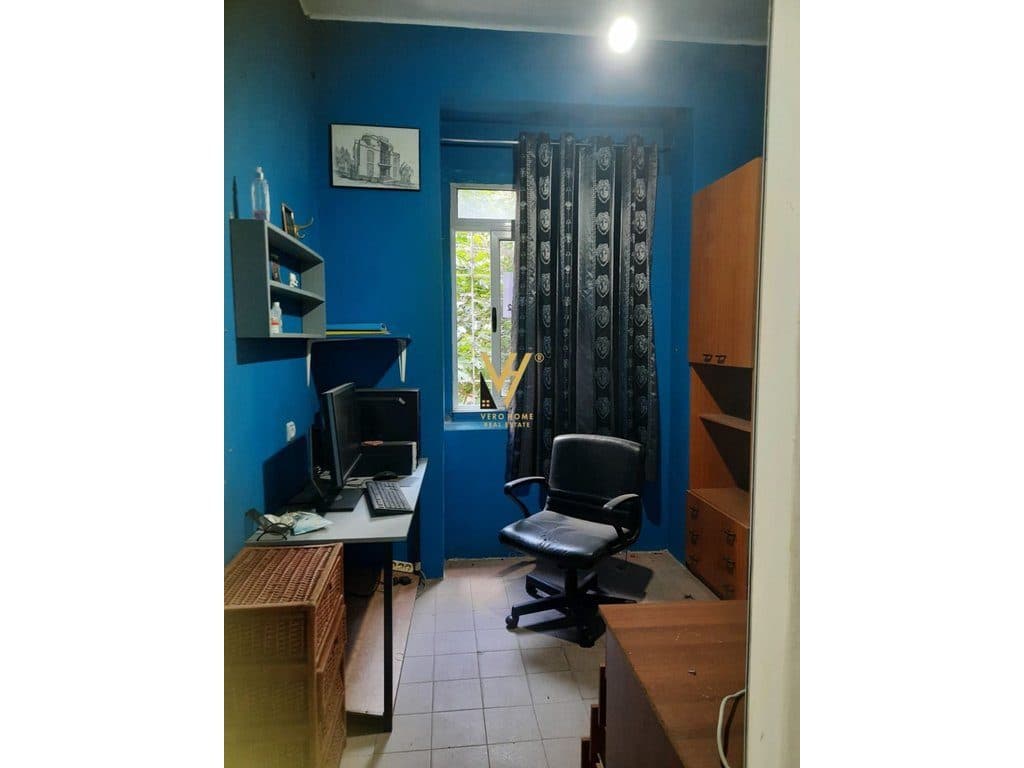 JEPET ZYRE 76 M2 ME QIRA TEK SHALLVARET 1.500 EURO 4
