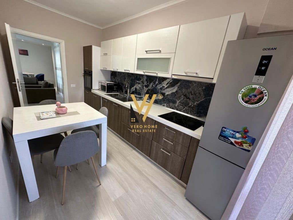 JEPET APARTAMENT 3+1+2+BLK ME QERA TE ISH EKSPOZITA 1.300 EURO 2