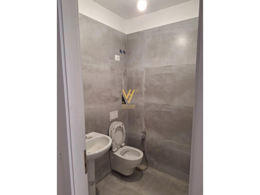 JEPET ZYRE 45 M2 ME QERA TE MYSLYM SHYRI 60.000 LEKE 3