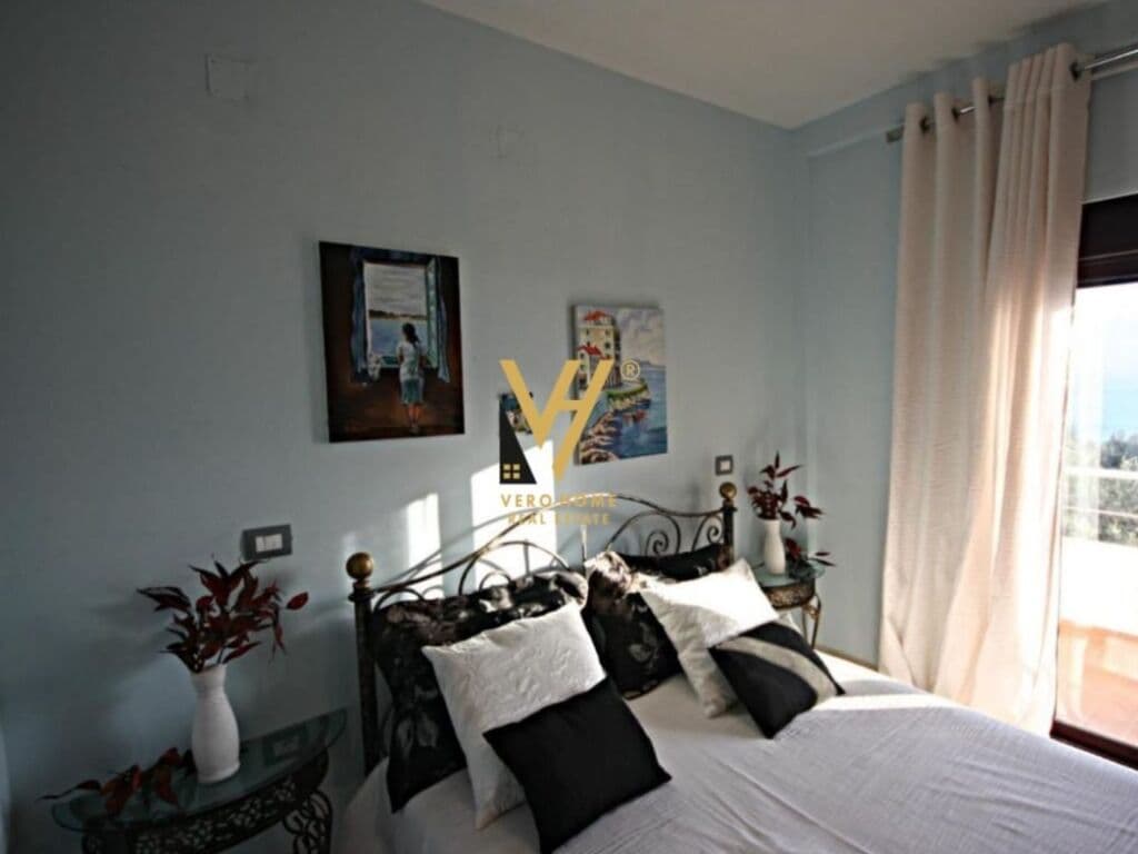 Shitet Hotel ne Dhermi 1500 m2 3