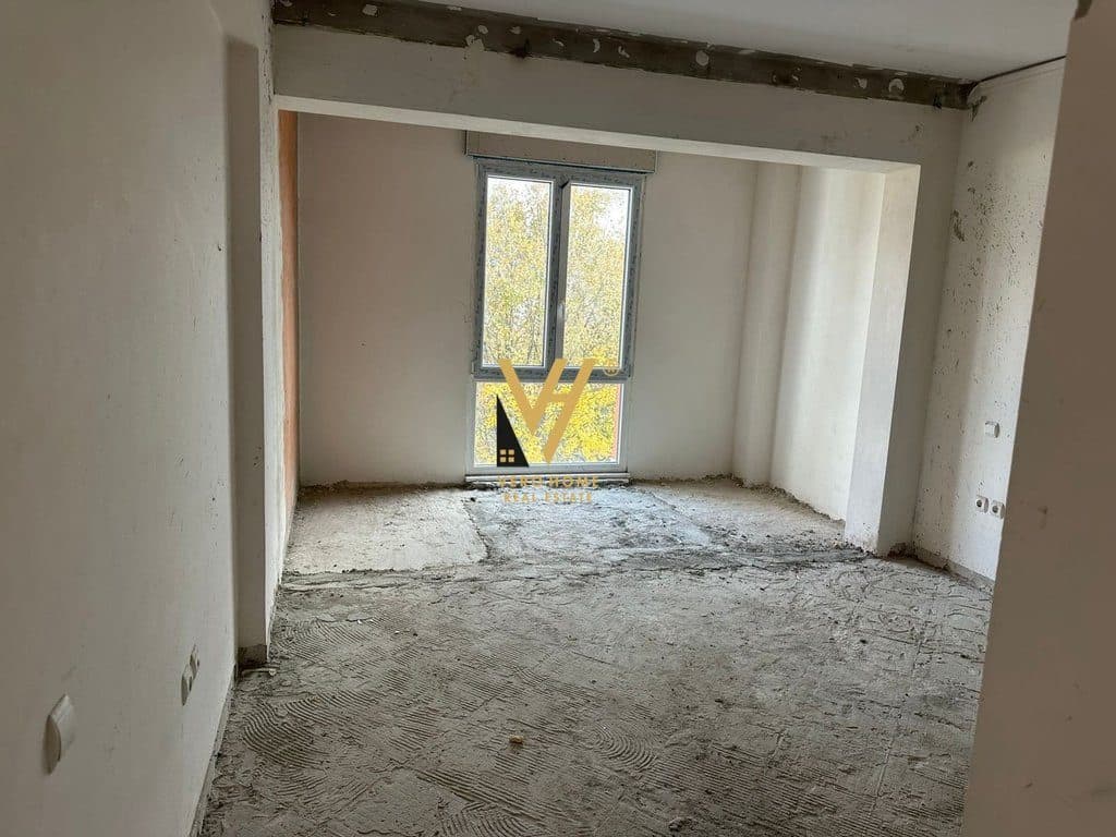 JEPET GODINE 1.100 M2 ME QERA TE KODRA E DIELLIT 8.500 EURO 3