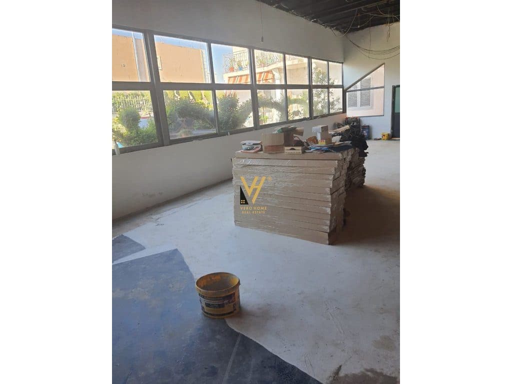 JEPET AMBIENT BIZNESI 350 M2 ME QIRA TE LIQENI I FARKES 70.000 LEKE 2