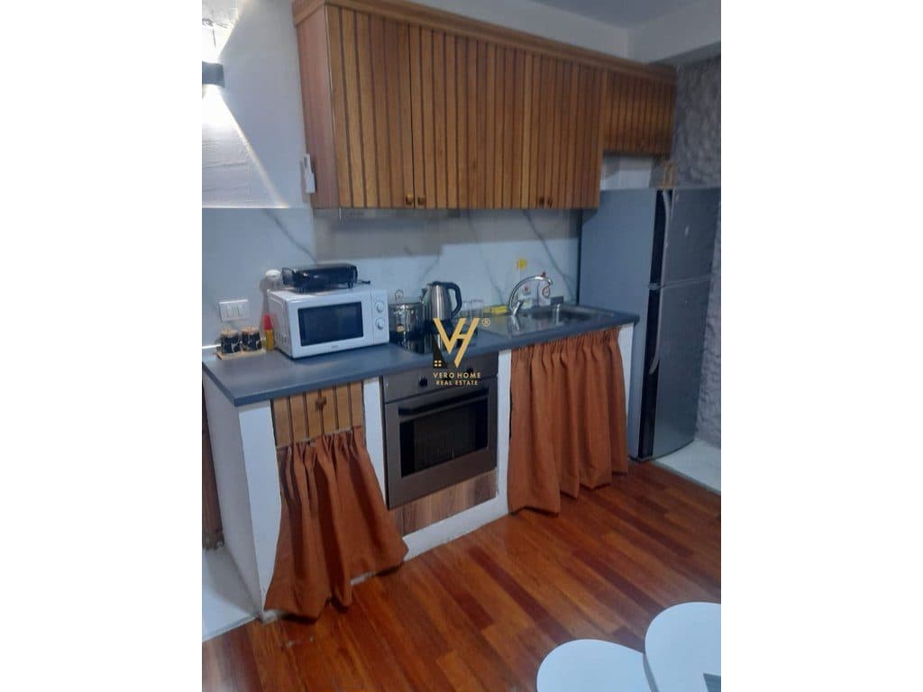 JEPET APARTAMENT 1+1 ME QERA NE QENDER 100.000 LEKE 2