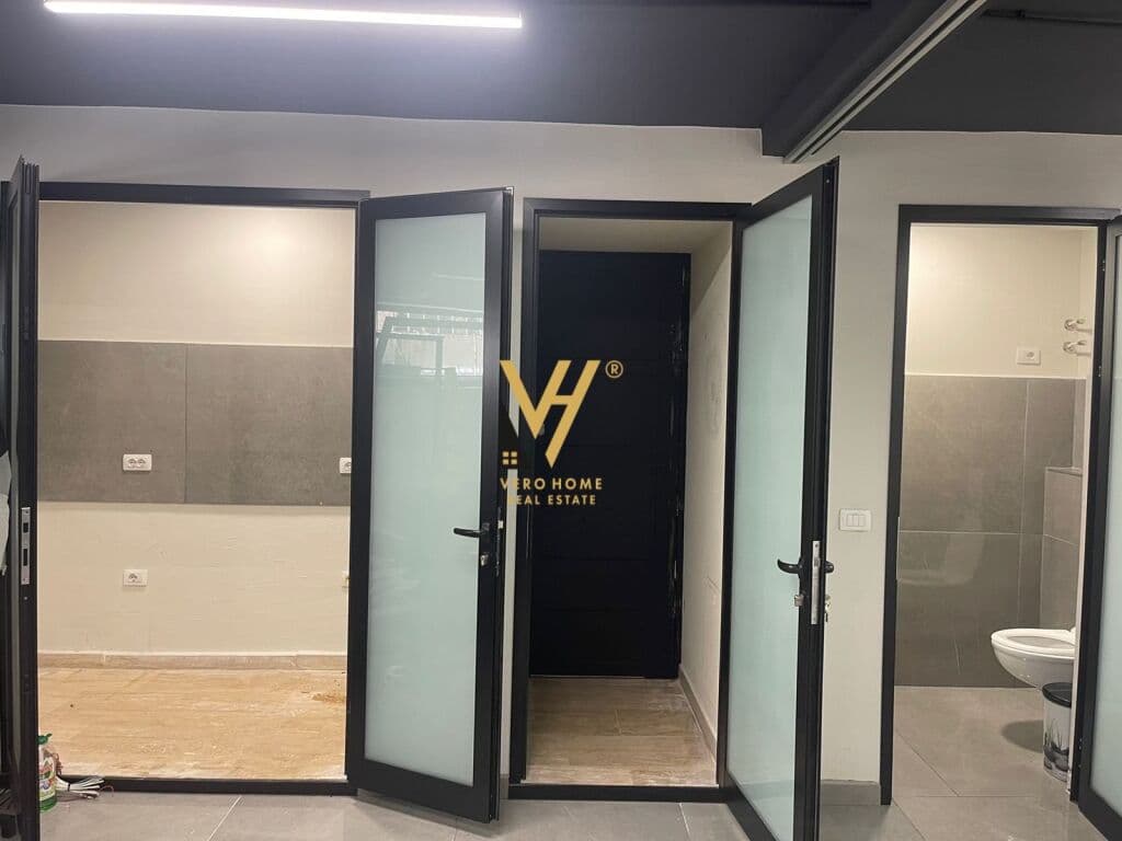 Jepet Dyqan me qera te Zogu i Zi 100 m2 2