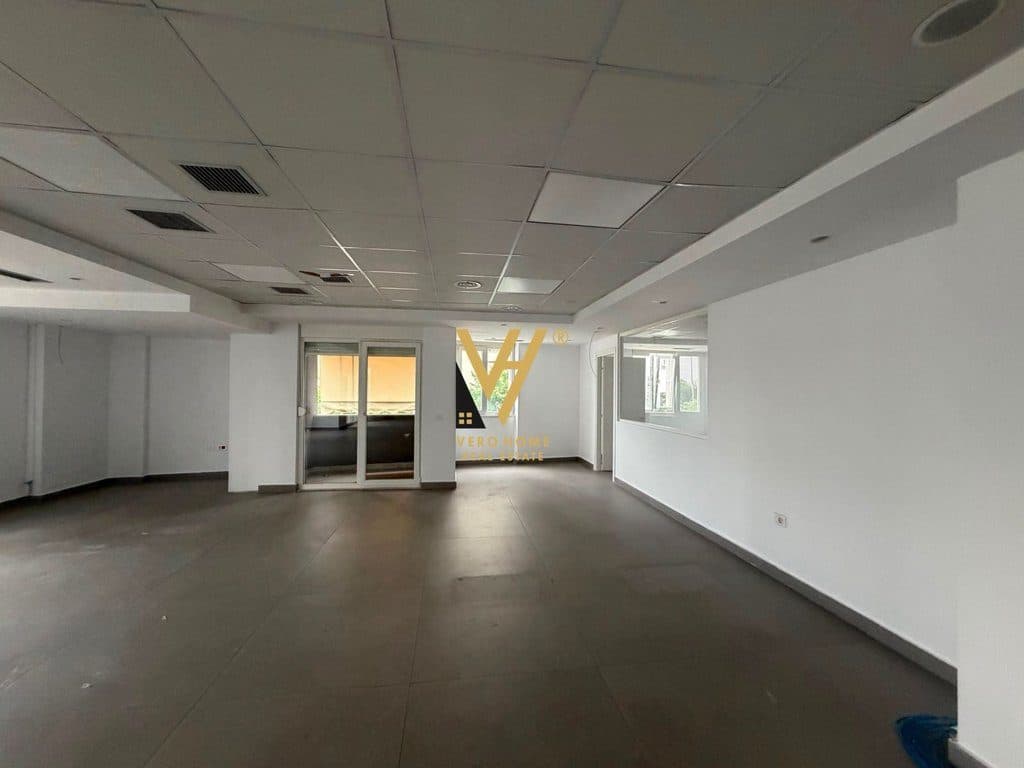 JEPET ZYRE 448 M2 ME QERA TE KIKA 2, KOMUNA PARISIT 7.000 EURO 3