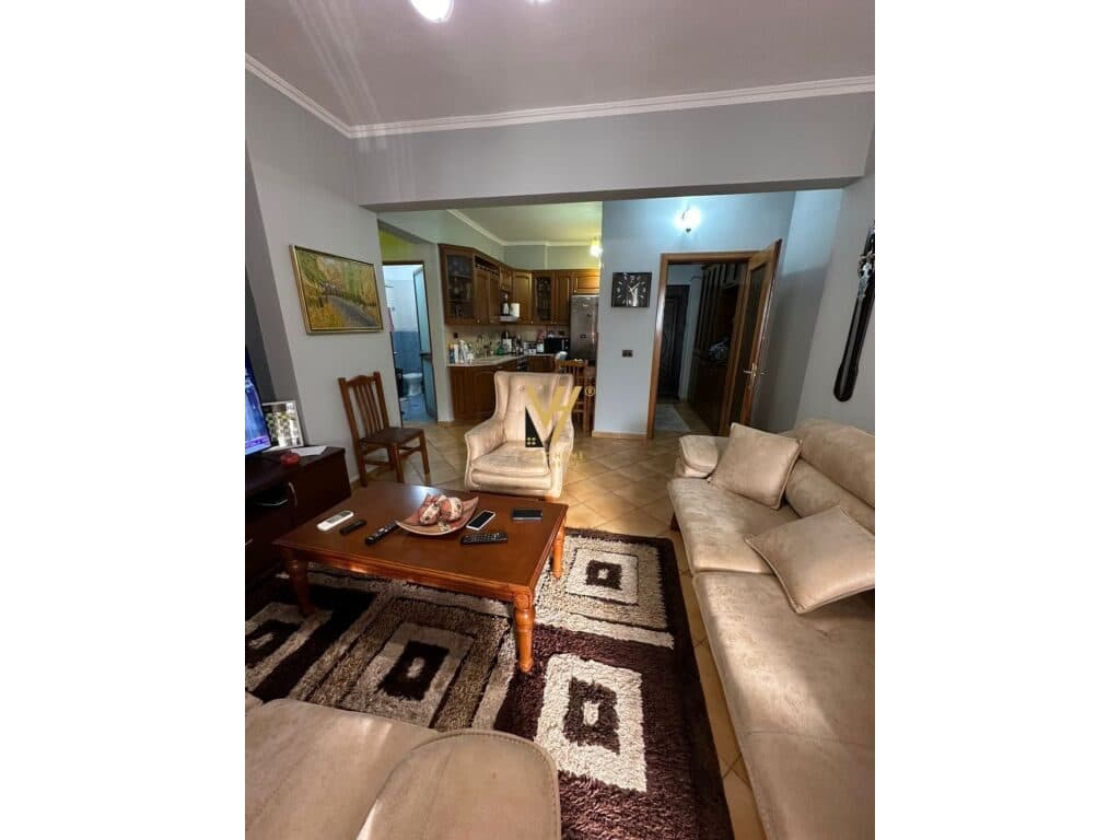 Shitet Apartament 3+1+2+ballkon te Komuna e Parisit 94 m2