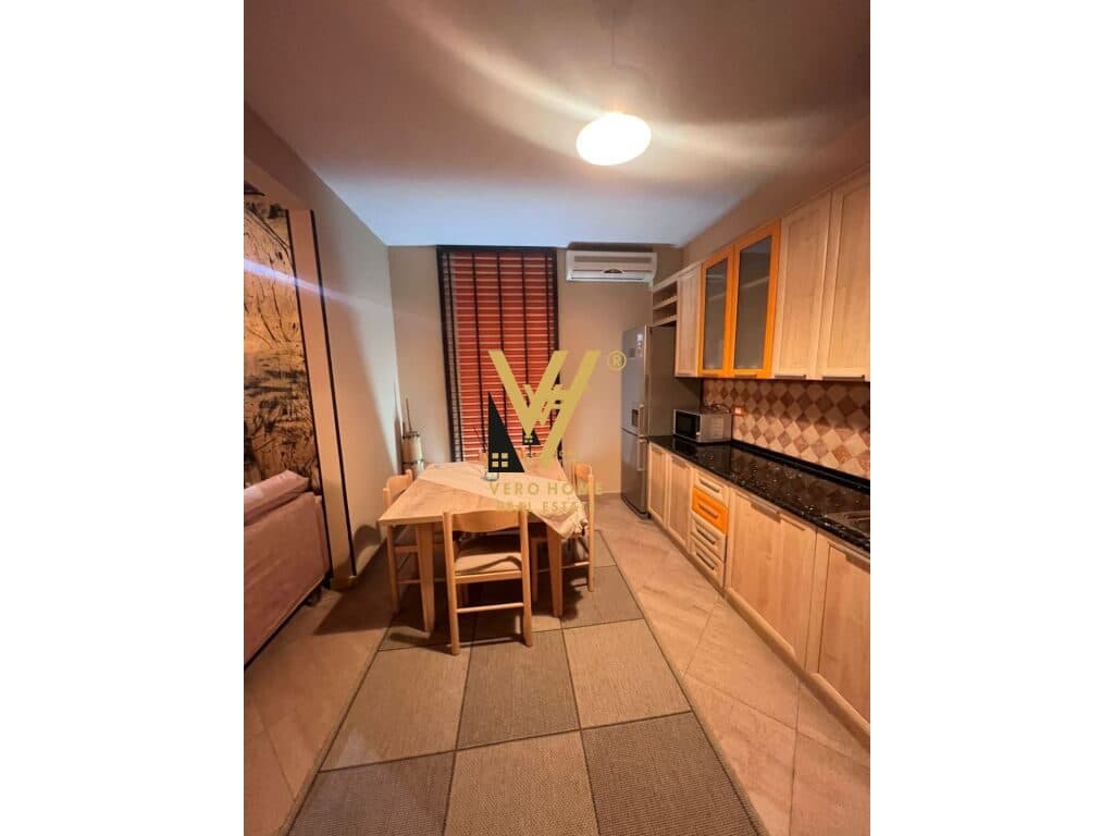 JEPET APARTAMENT 3+1+BLK ME QERA TEK ZOGU I ZI 1.200 EURO 3