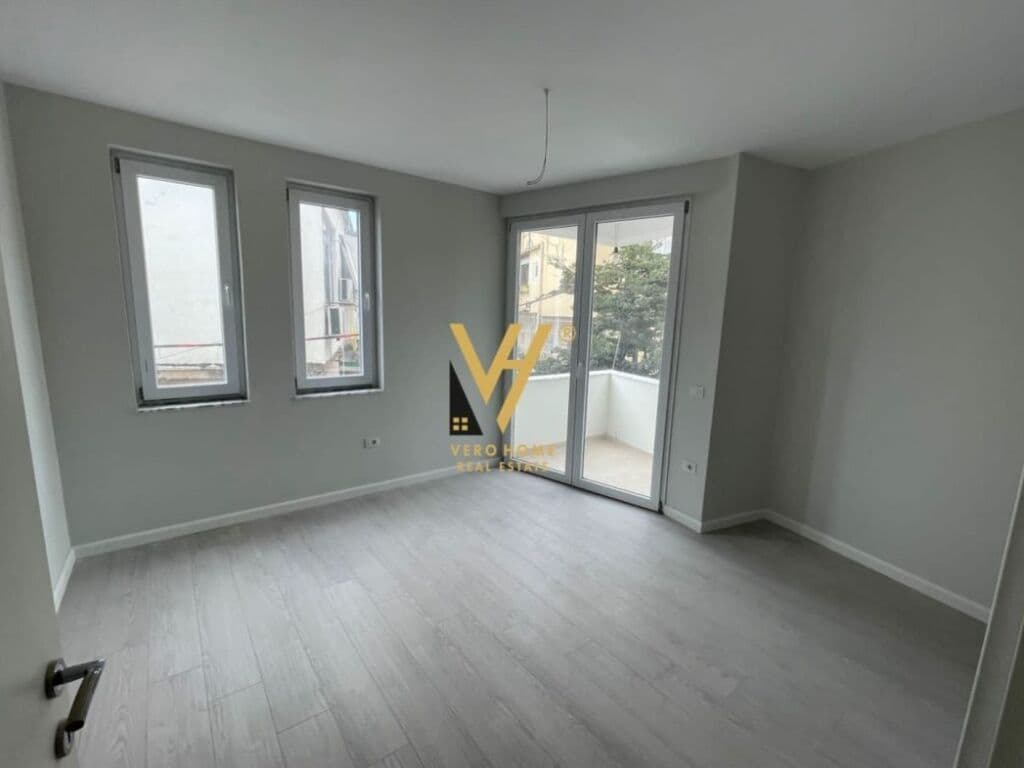 Jepet Vile 3 kateshe me qera te Rruga Mine Peza 270 m2 4