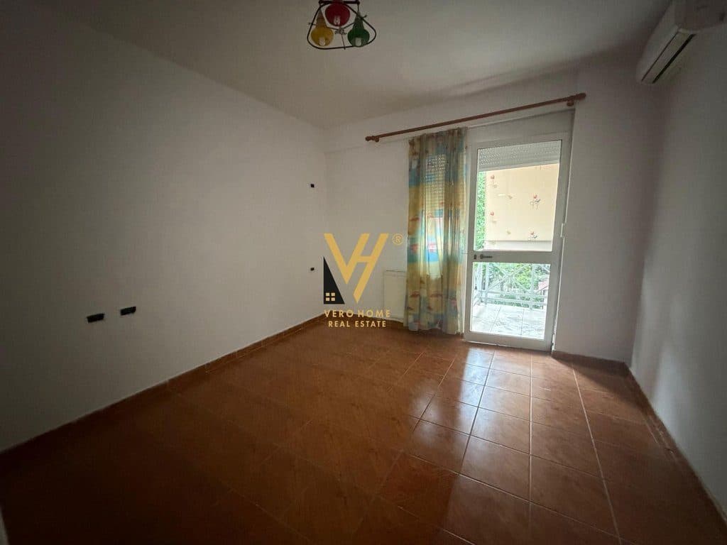 JEPET ZYRE 130 M2 ME QERA TE GARDA 90.000 LEKE