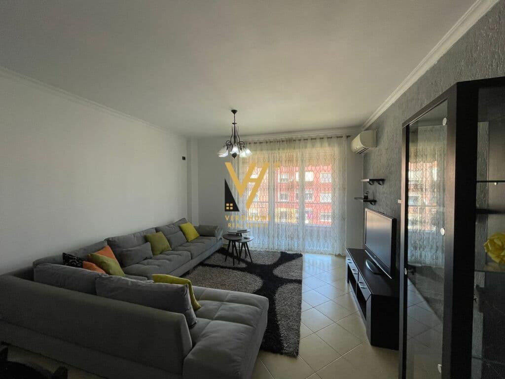 Jepet Apartament 2+1+2+ballkon me qera te Ish Profarma , Xhamllik 120 m2 2