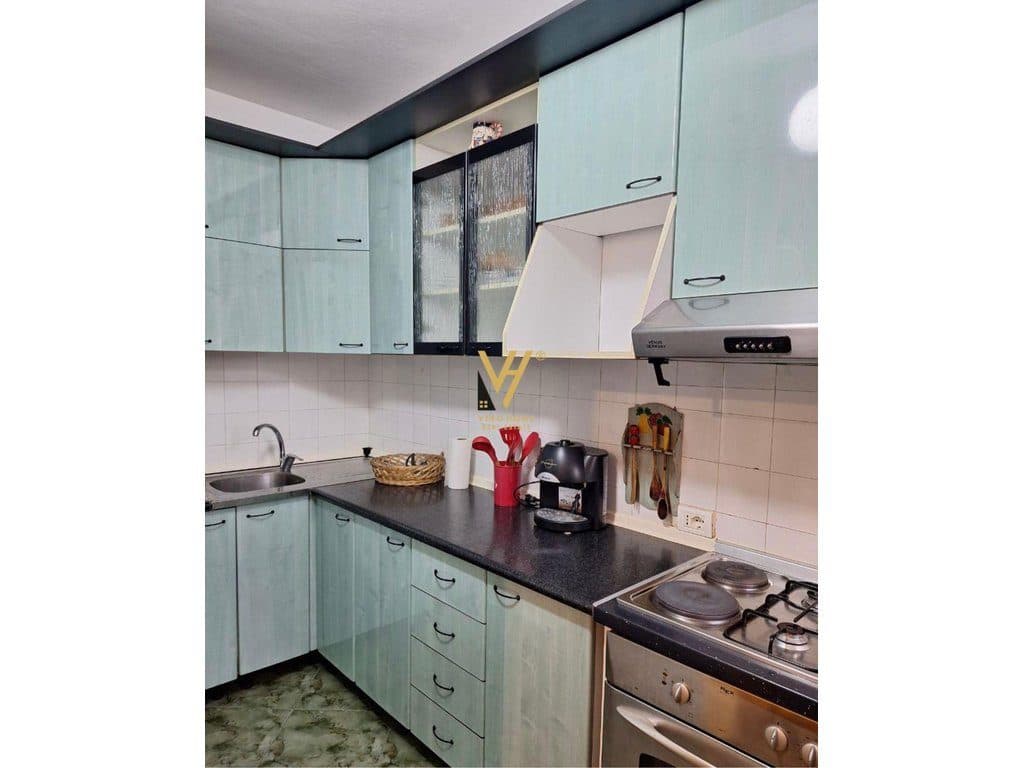JEPET APARTAMENT 2+1 ME QERA PRANE STADIUMIT DINAMO 550 EURO 3