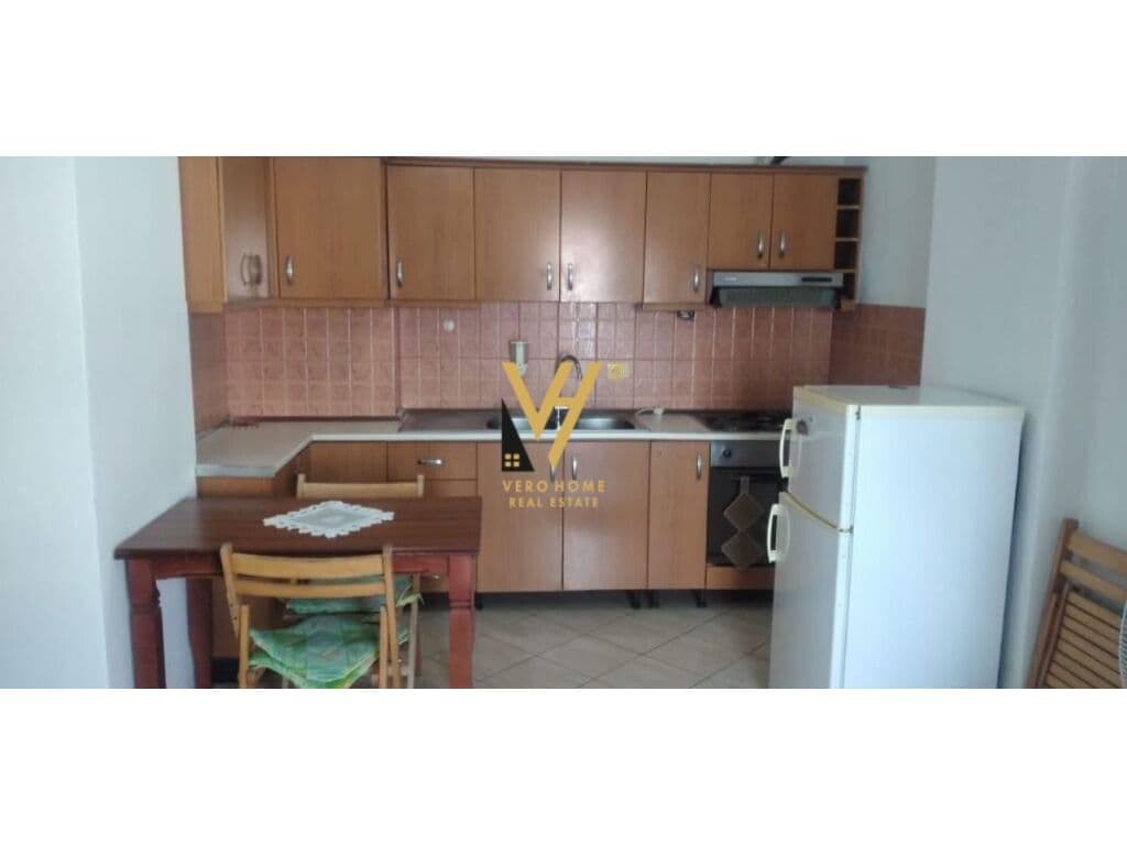 Jepet apartament 2+1+blk me qera te Medreseja 85 m2 3