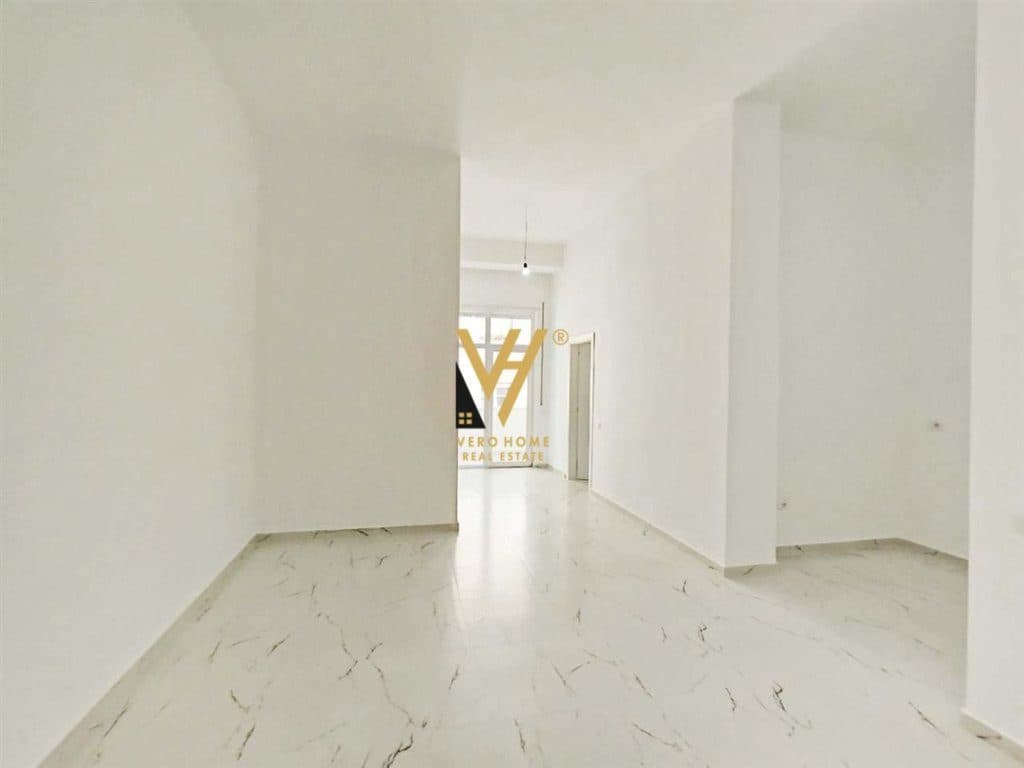 JEPET ZYRE 90 M2 ME QERA TE RRUGA MINE PEZA 800 EURO 4